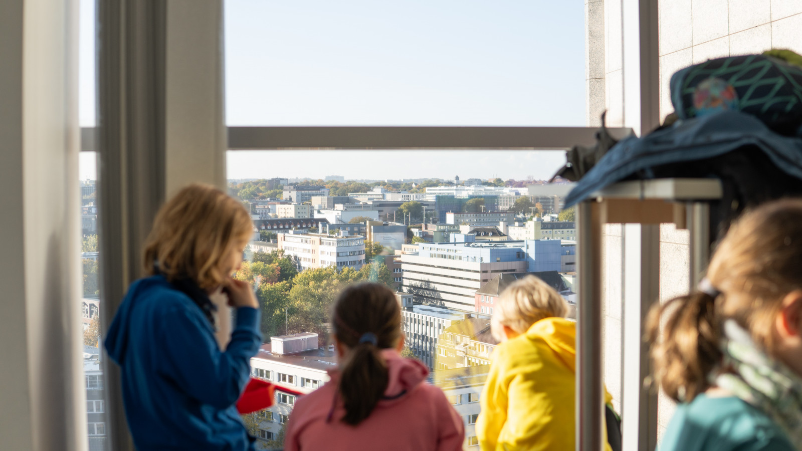 Finn Kantus, lit.RUHR 2024, Cally Stronk, Die Straßengänger Eine Pfote wäscht die andere, KlasseBuch